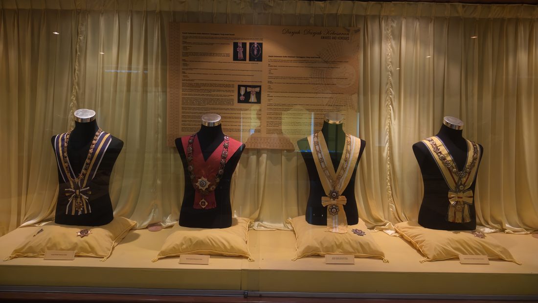 勋章绶带人台展示