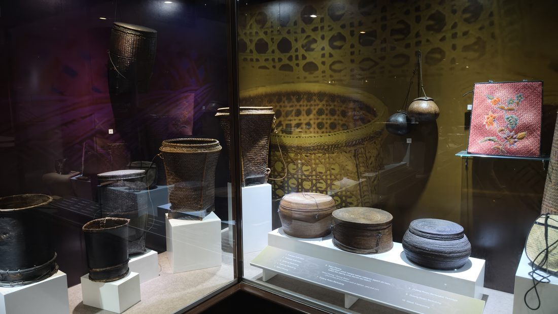 编织器物展柜
