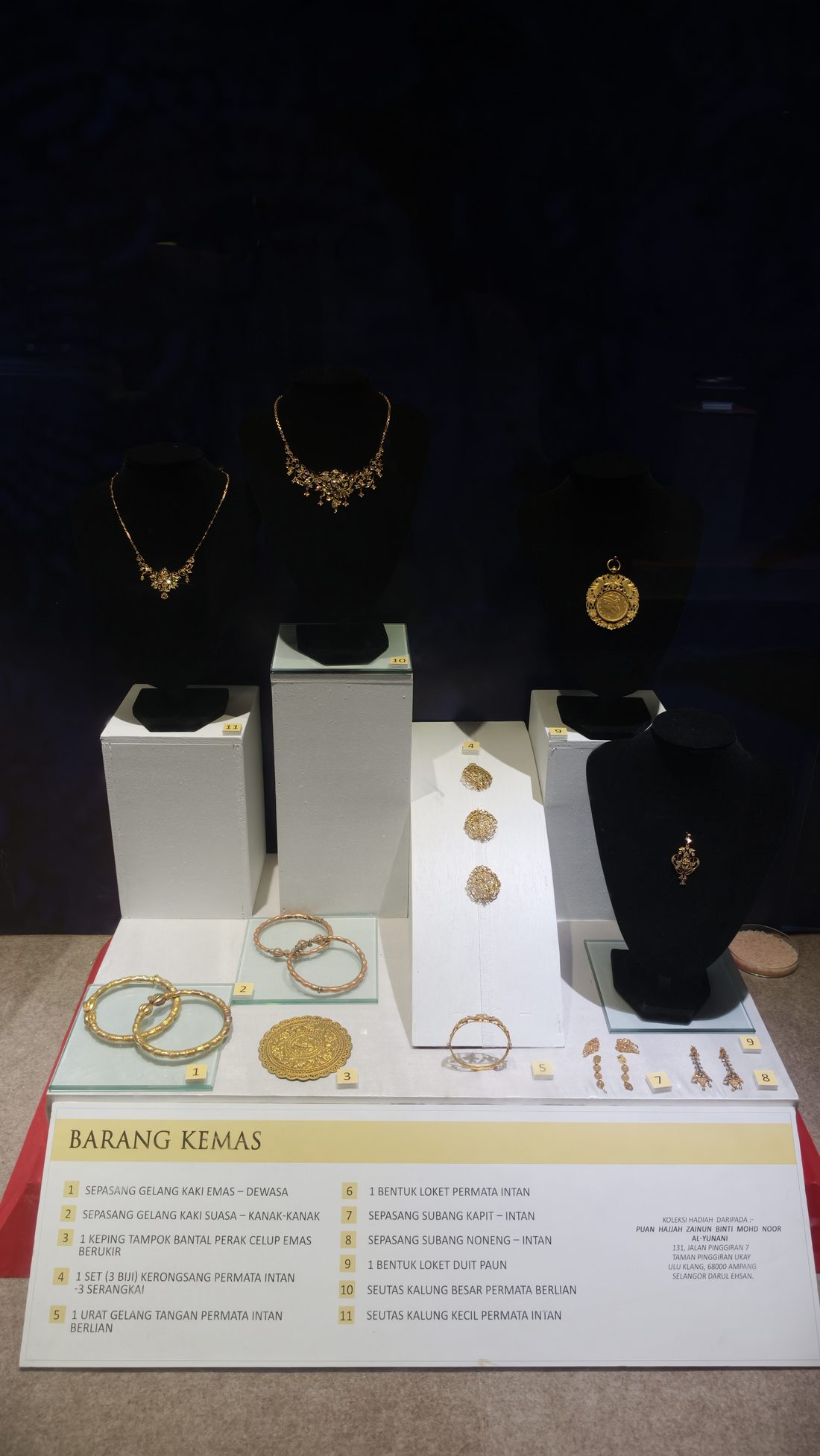 Barang Kemas 金饰展柜