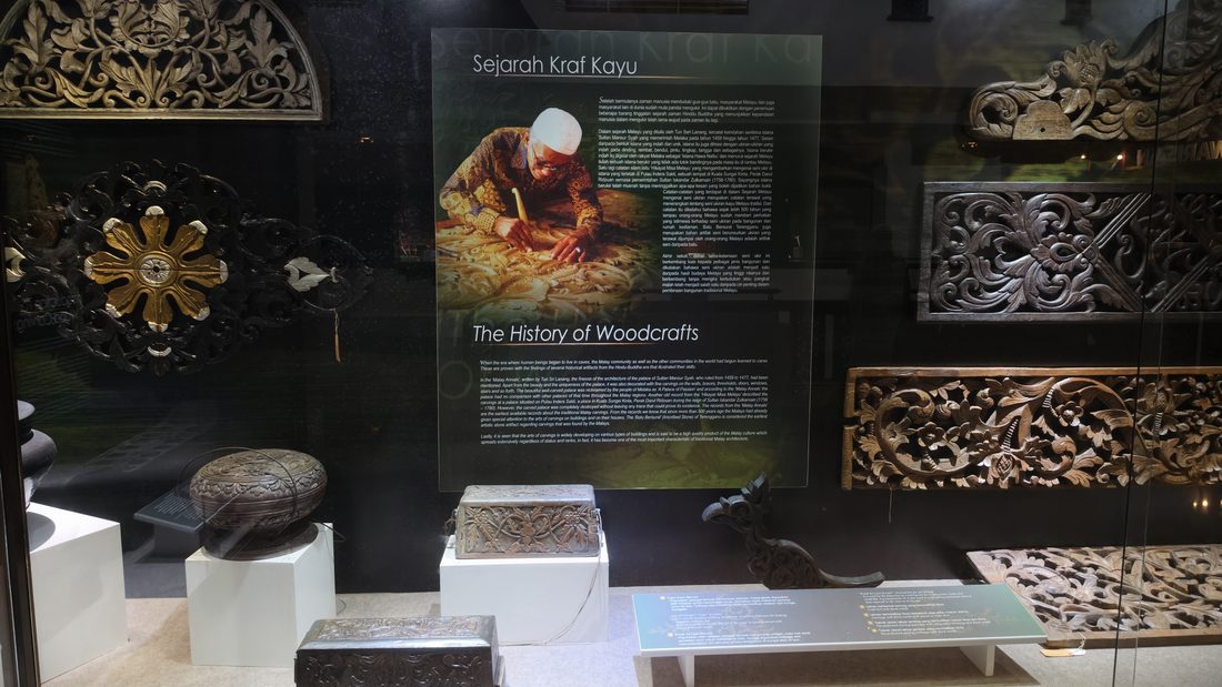 Sejarah Kraf Kayu 展板与木雕收藏